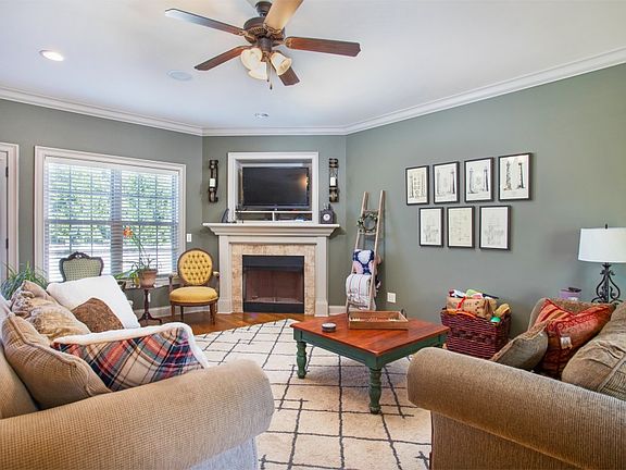3rd image of 1728 Glen Echo Ct