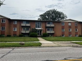 22011 River Oaks Dr APT A11, Rocky River, OH 44116