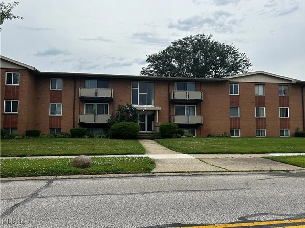 22011 River Oaks Dr APT A11, Rocky River, OH 44116