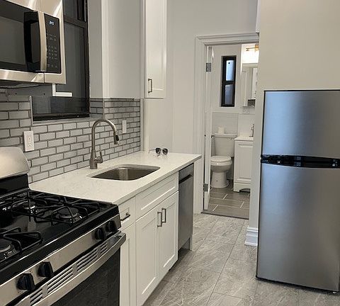 5th image of 245 E 62nd St APT 2