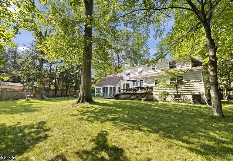 400 Hobart Ave — Photo 28