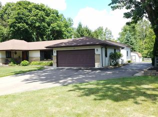 15 Tow Path Rd, Granville, OH 43023