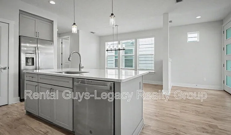 409 Crestview Dr — Photo 11