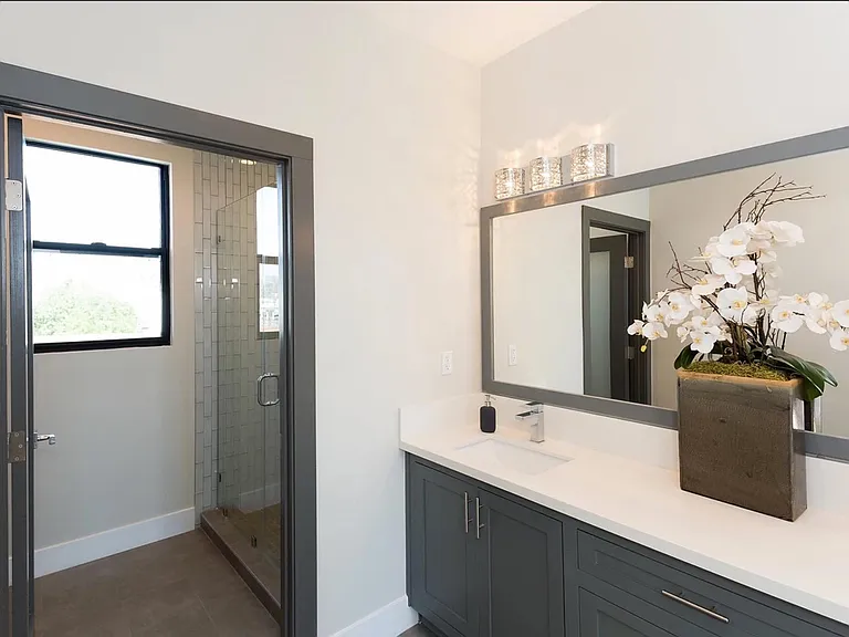 2872 Allesandro St — Photo 12