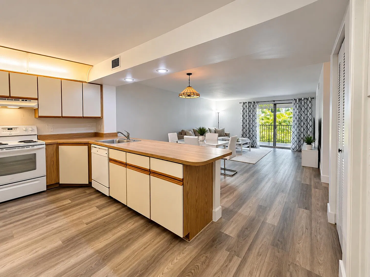 1 bed, 1.0 bath, 1100 sqft, $1,900 — Photo 3