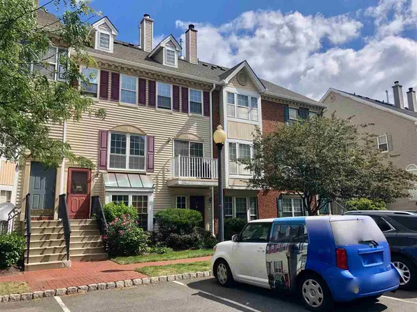 39 Dogwood St, Jersey City, NJ 07305