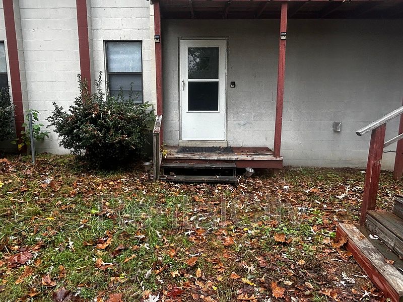 1st image of 118 Rosewood Cir APT A