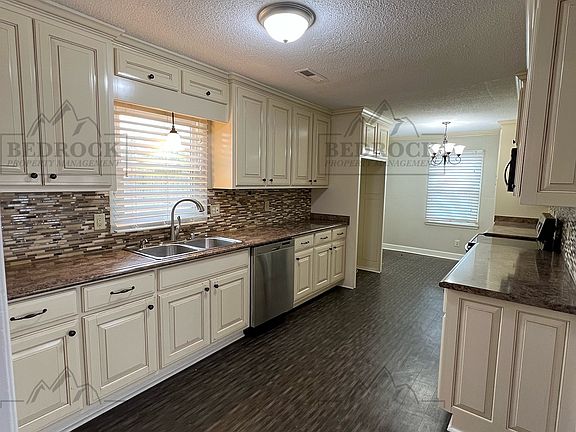 4th image of 1302 Stuart Ave SW
