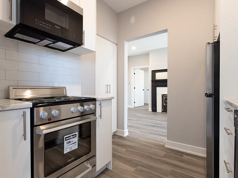 404 Elgin St — Photo 18