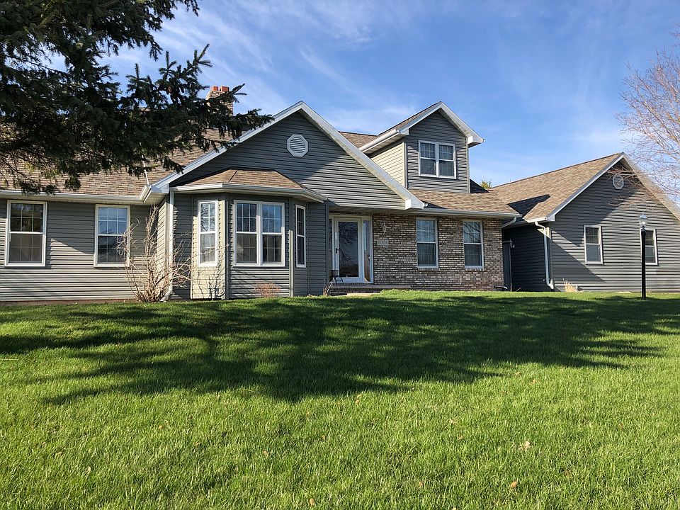 Spacious 3300 +/- home