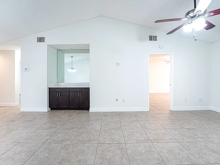 Oakwood Apartments — Photo 20