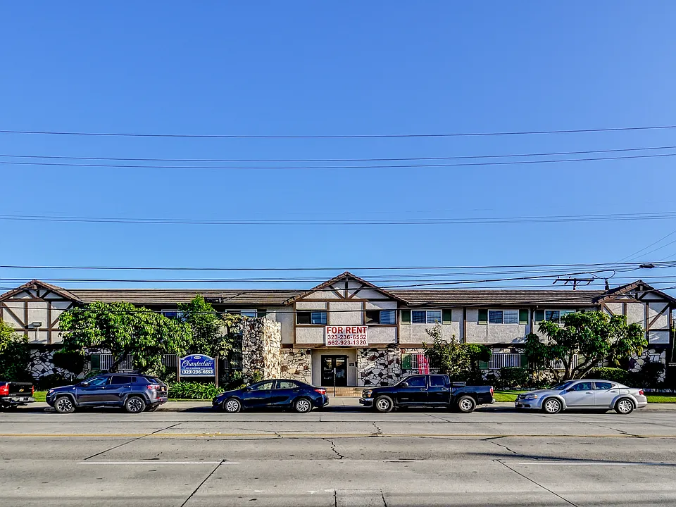 Chanteclaire Apartments