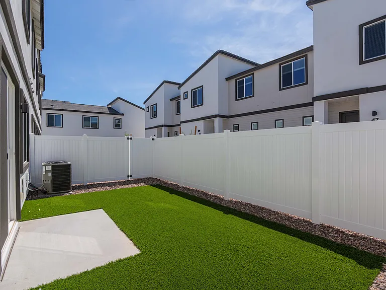 Corsica Villas at Euclid Avenue — Photo 12