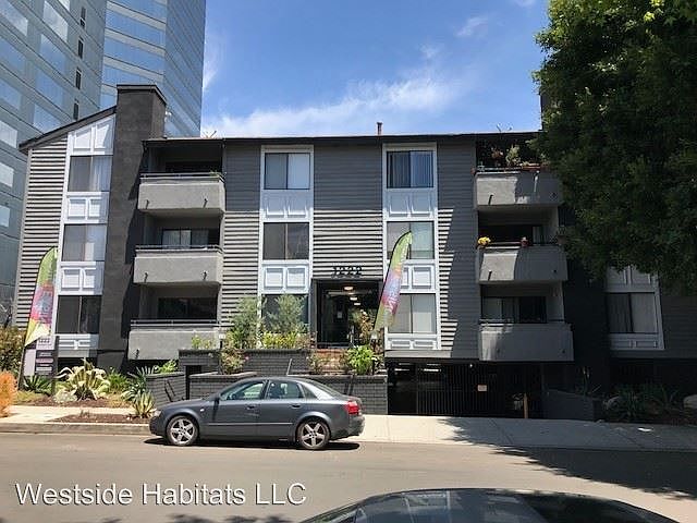 1st image of 1222 Amherst Ave APT 305
