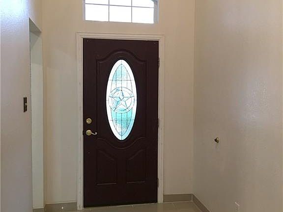 2nd image of 4933 Tulip Ln