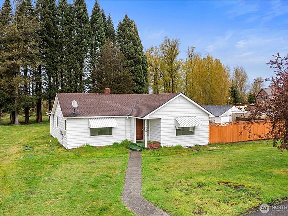 3rd image of 3829 60th Avenue E