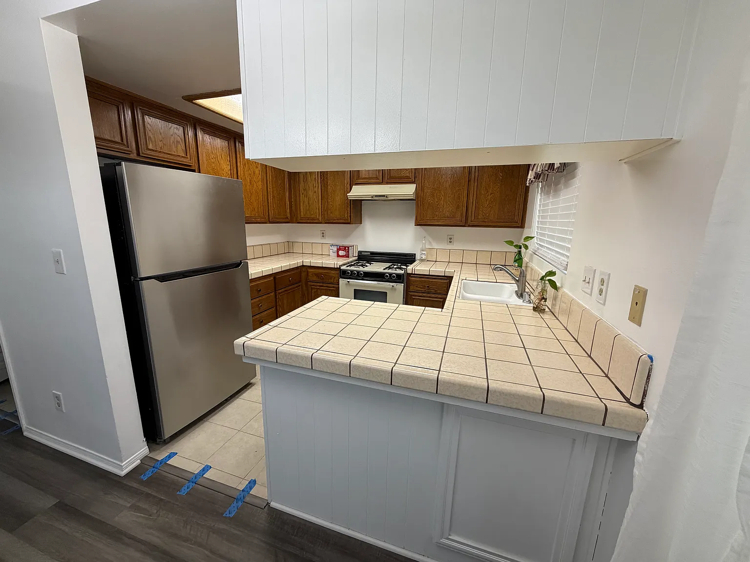 2 bed, 1000 sqft, $3,300 — Photo 3