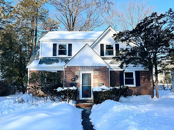 The Ridgewood Duplex: 2 BR + Expansive Bonus Level | Heat & Water Included | Express NYC Access