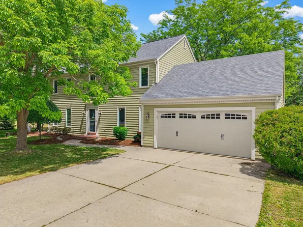 112 N Meadowside COURT, Summit, WI 53066
