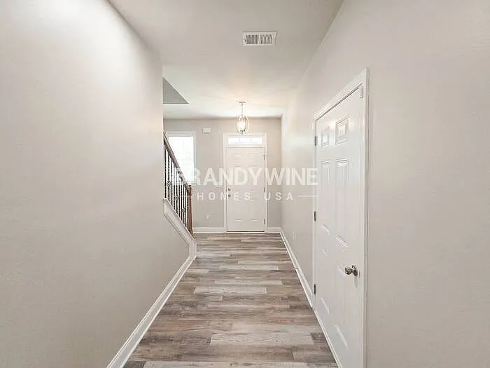 1116 E Shoreview Rd — Photo 4