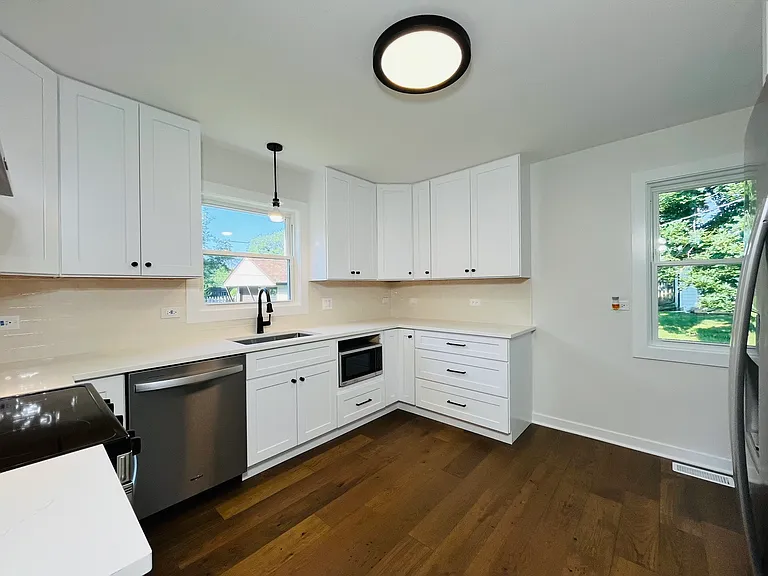 318 N Owen St — Photo 5