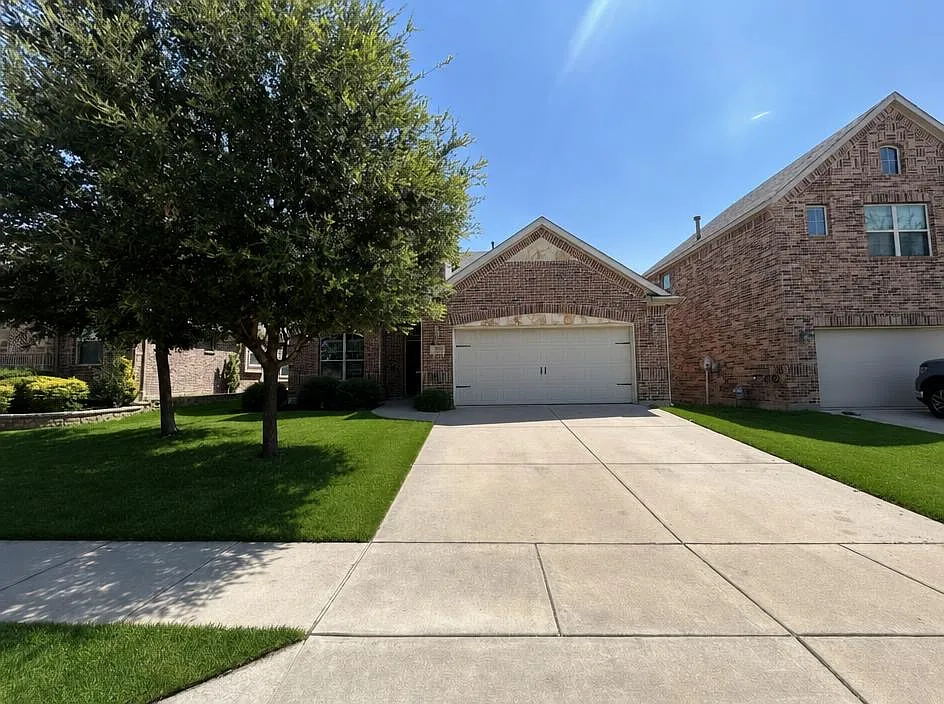 4 bed, 2.5 bath, 2605 sqft, $2,800 — Photo 2