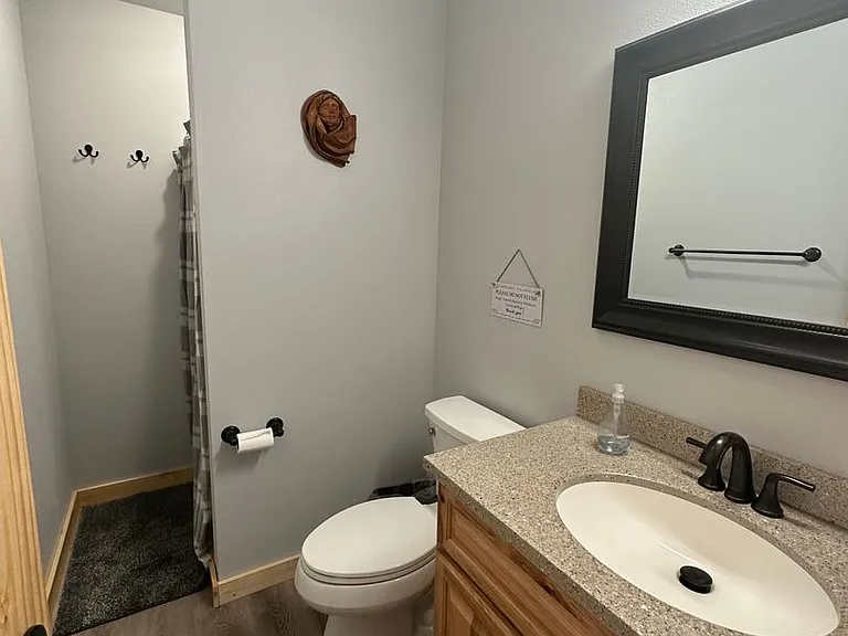 1050 Angler Dr — Photo 10