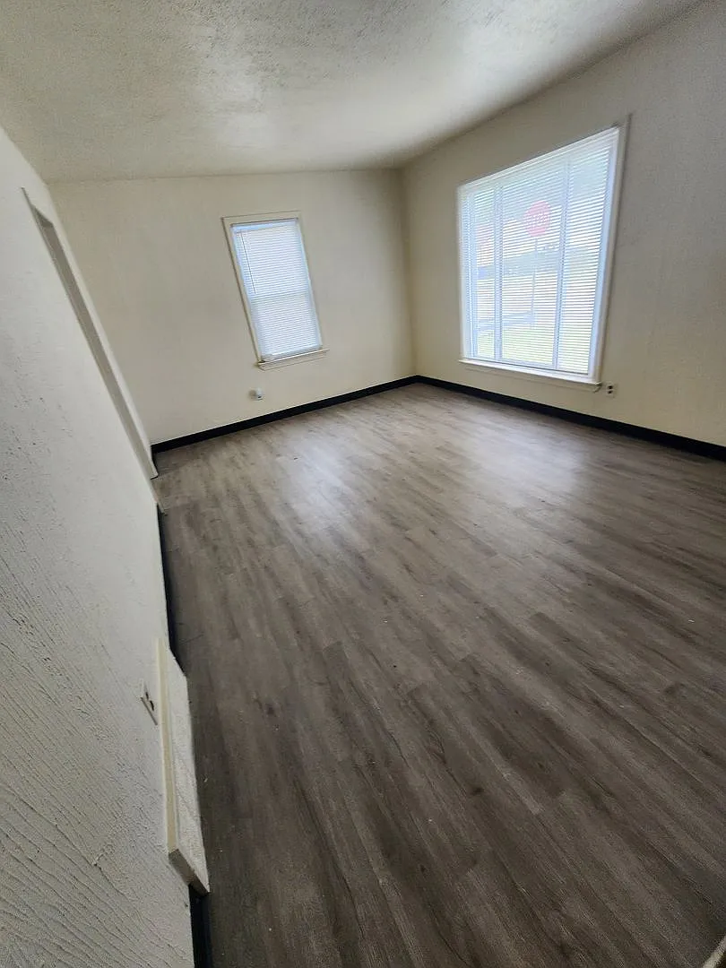 4 Bedroom House For Rent - 12221 Sobieski Ave — Photo 3