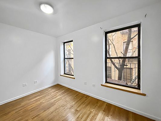 3rd image of 528 W 152nd St #32