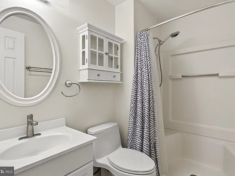 5719 Oakshore Ct — Photo 40