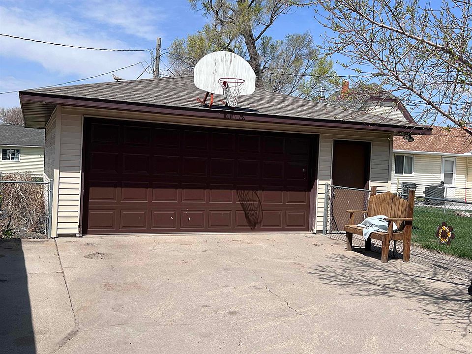 1009 Meridian Ave, Cozad, NE 69130 Zillow