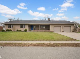 3805 Lakeside Dr, Columbus, IN 47203