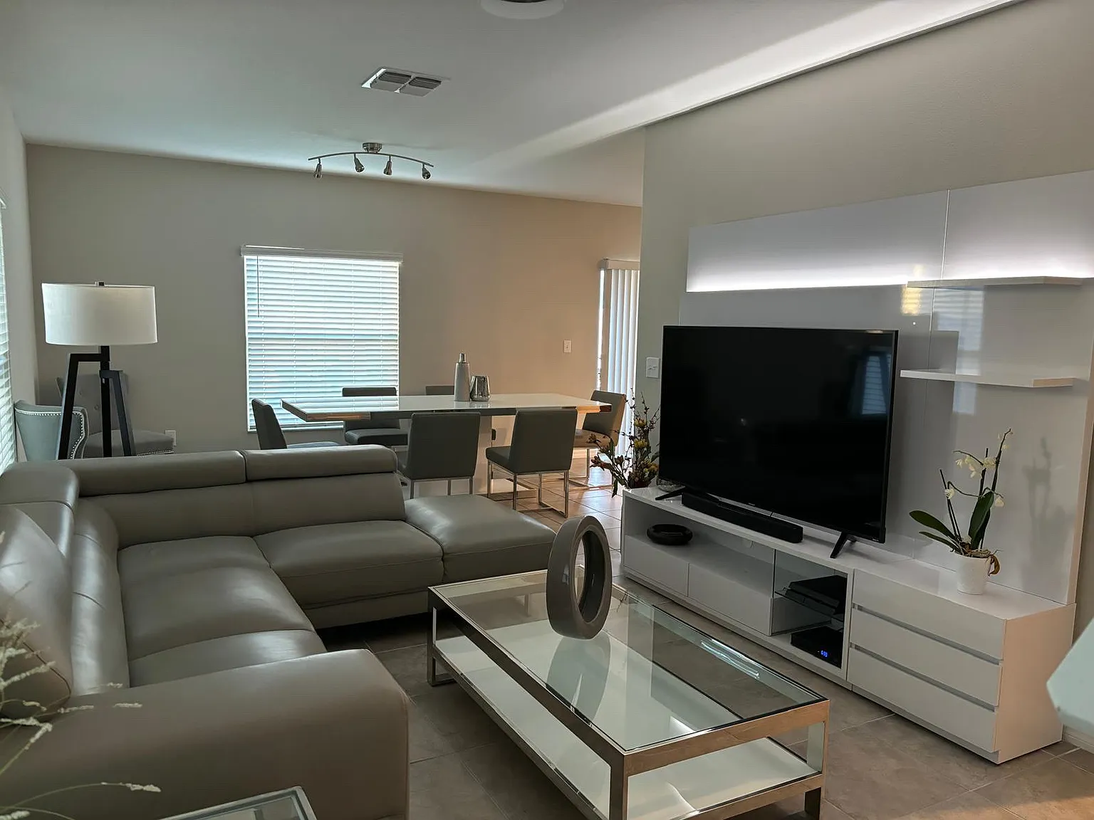 3 bed, 1568 sqft, $2,500 — Photo 2