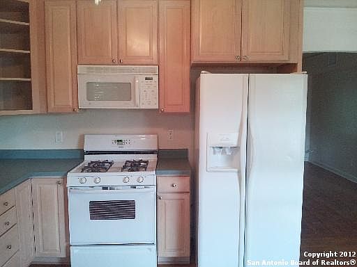 4th image of 6823 Broadway St