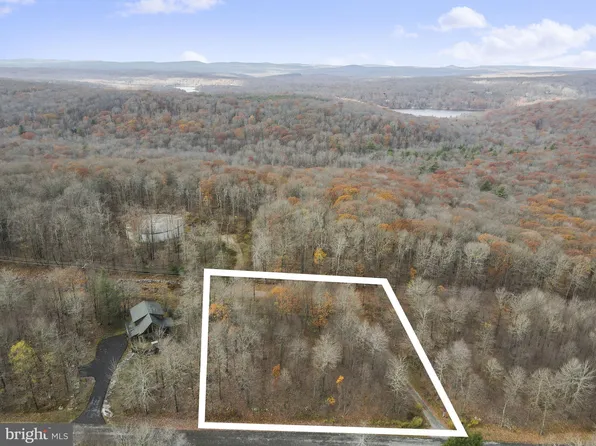 111 Tarn Dr, Oakland, MD 21550