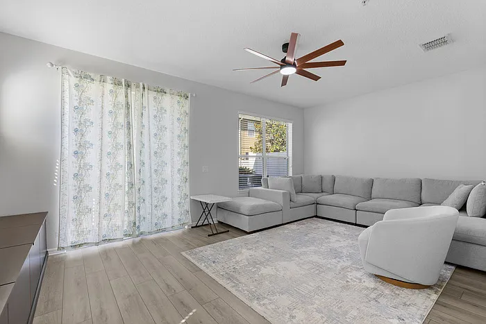 9496 Strongbark Ln — Photo 4