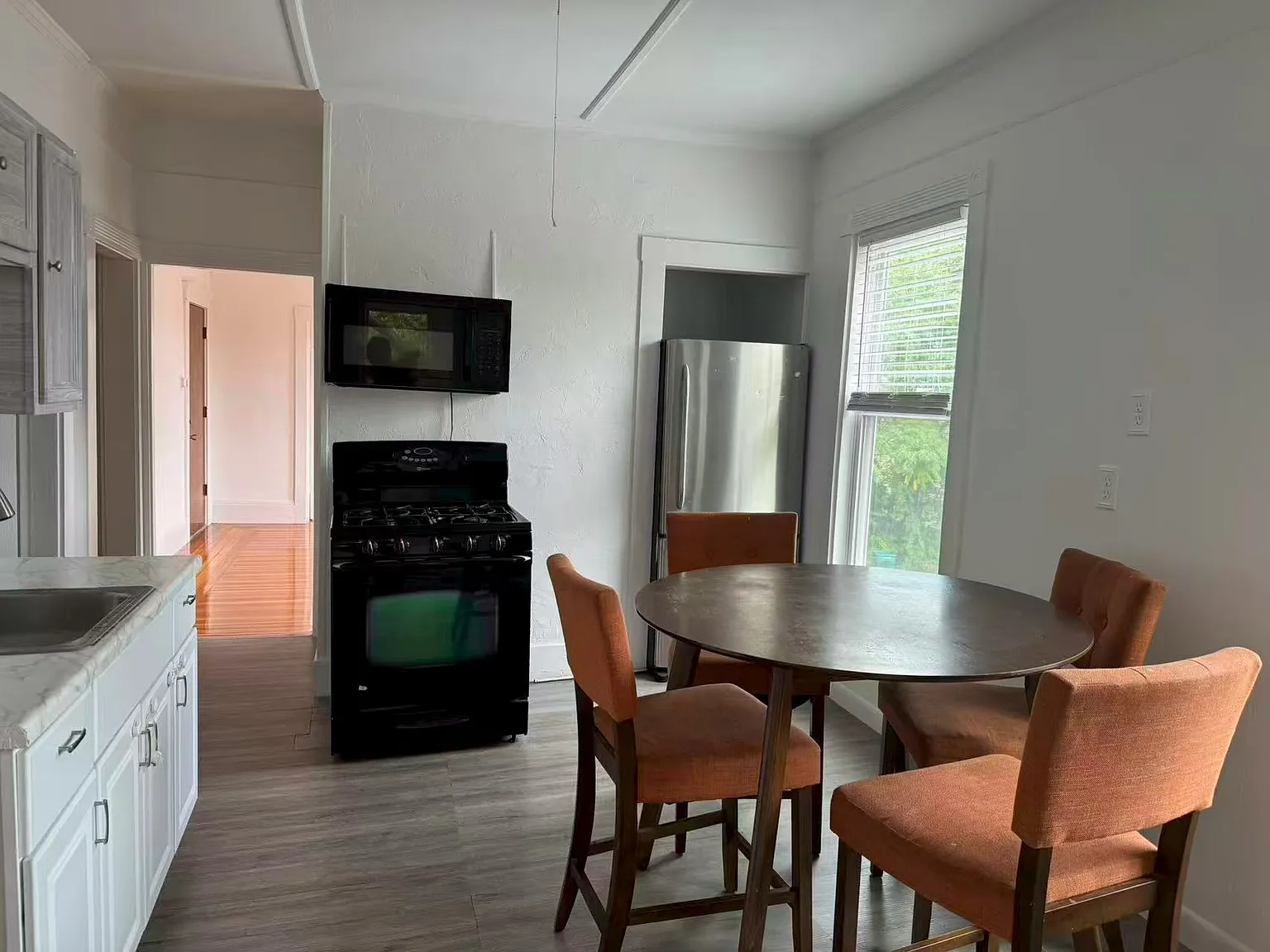 2 bed, 1000 sqft, $2,350 — Photo 1