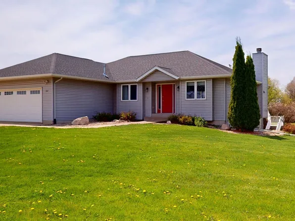 302 De Vries Ave S, Hollandale, MN 56045