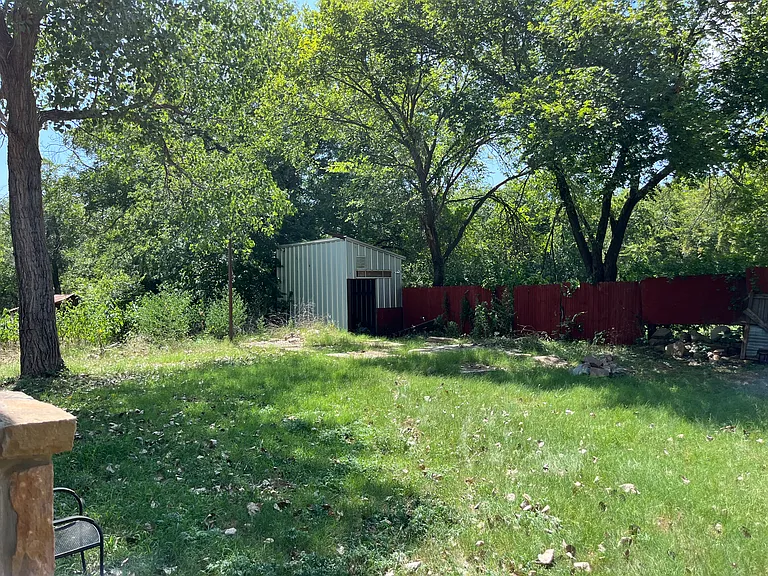 661 E Crow St — Photo 17