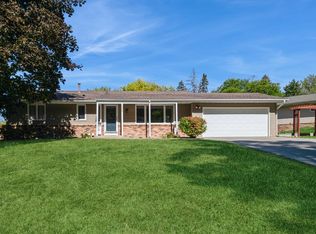 1904 Sioux Ct, Burnsville, MN 55337