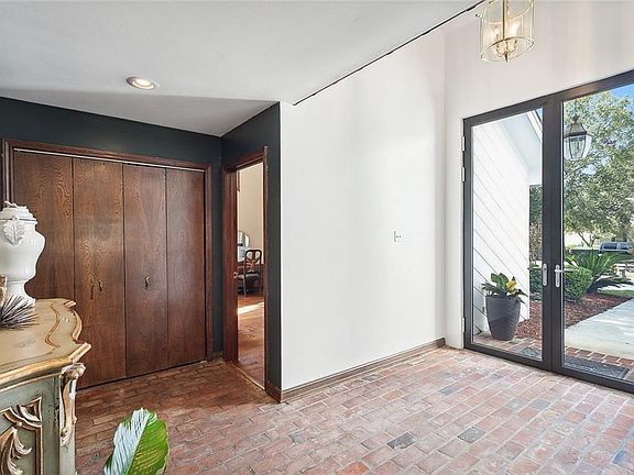 5th image of 913 Beau Chene Dr