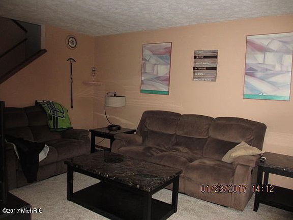 3rd image of 431 Pine Pl SE