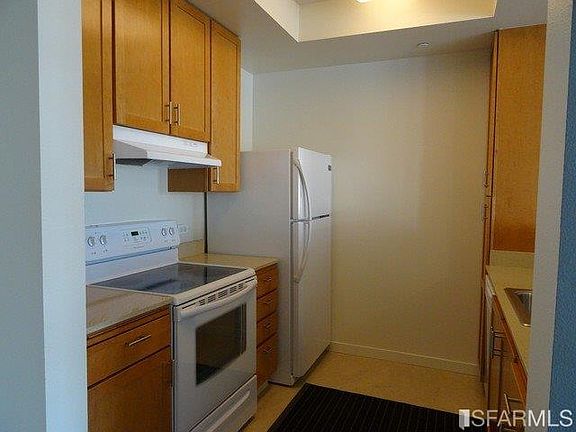 3rd image of 330 Berry St Unit 225