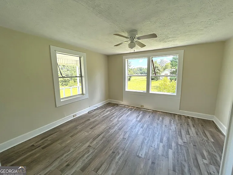 2455 Pegasus Pkwy #B — Photo 6