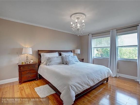 4th image of 1100 SE 4th Ave APT 29