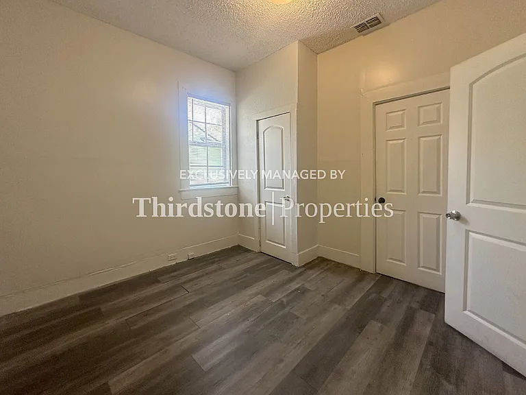2125 Lambert St — Photo 13