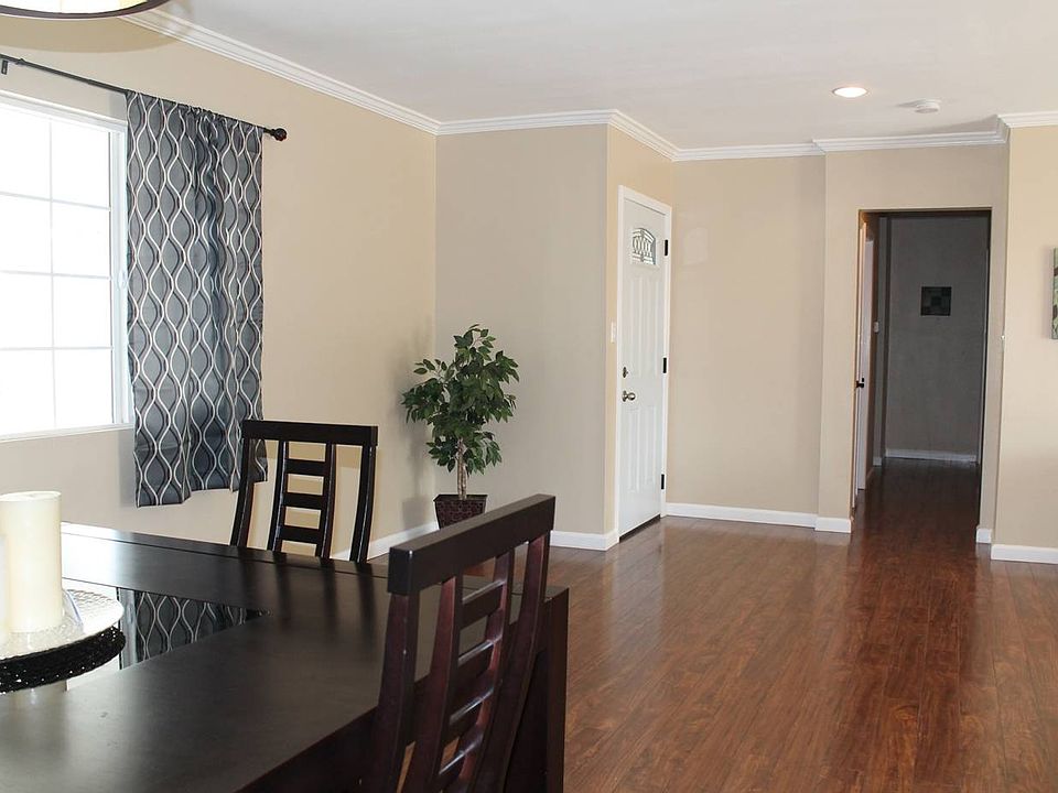 1st image of 8326 Noble Ave