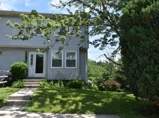 946 Sugar Maple St, Hampstead, MD 21074