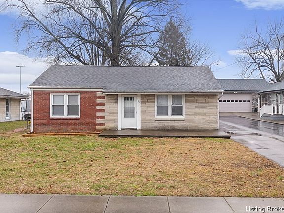 4th image of 106 E Maple Court