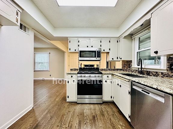 5th image of 9430 Hadley St